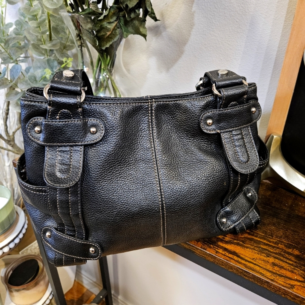 Tignanello Elegant Black Leather Handbag in Excellent Condition